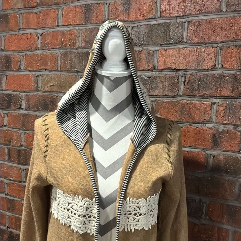 Gimmicks Women's Tan Hooded cardigan with Lace Detail. Size Medium. - Picture 2 of 10